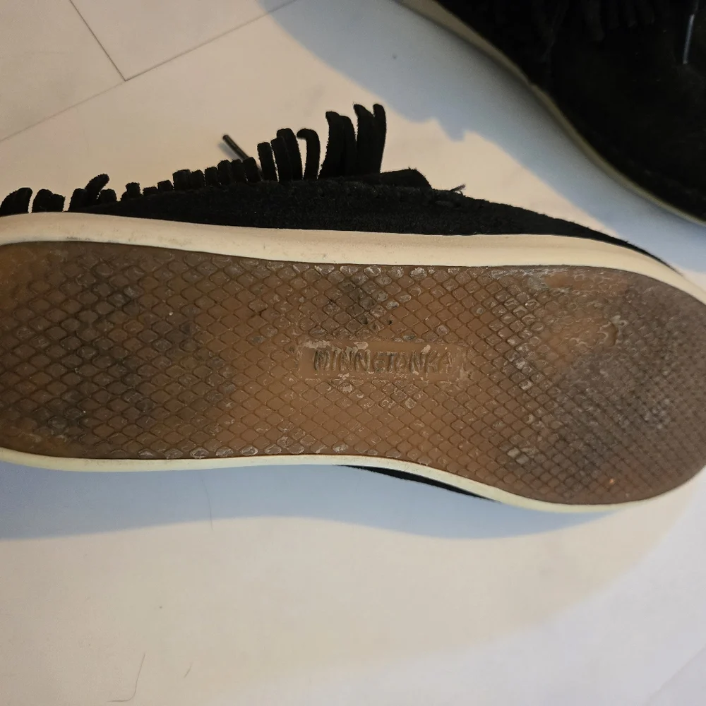 Minnetonka Black Venice Suede Fringe Ankle Boot Moccasin Size 9 - Picture 5 of 8